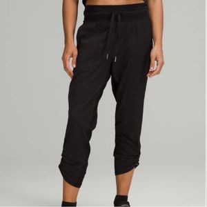 Lululemon Dance Studio Mid-Rise Crop 25" Sz 2